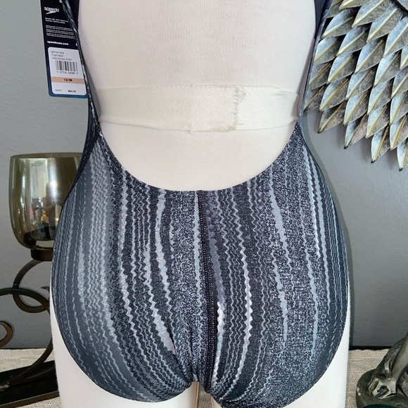 Speedo women’s swimsuit - Picture 6 of 10